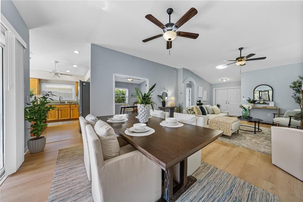 合同活跃: $340,000 (2 贝兹, 2 浴室, 1521 平方英尺)