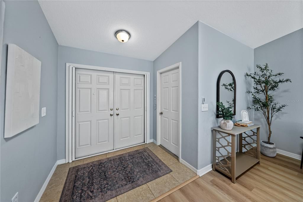 合同活跃: $340,000 (2 贝兹, 2 浴室, 1521 平方英尺)