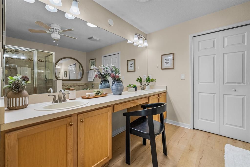 合同活跃: $340,000 (2 贝兹, 2 浴室, 1521 平方英尺)