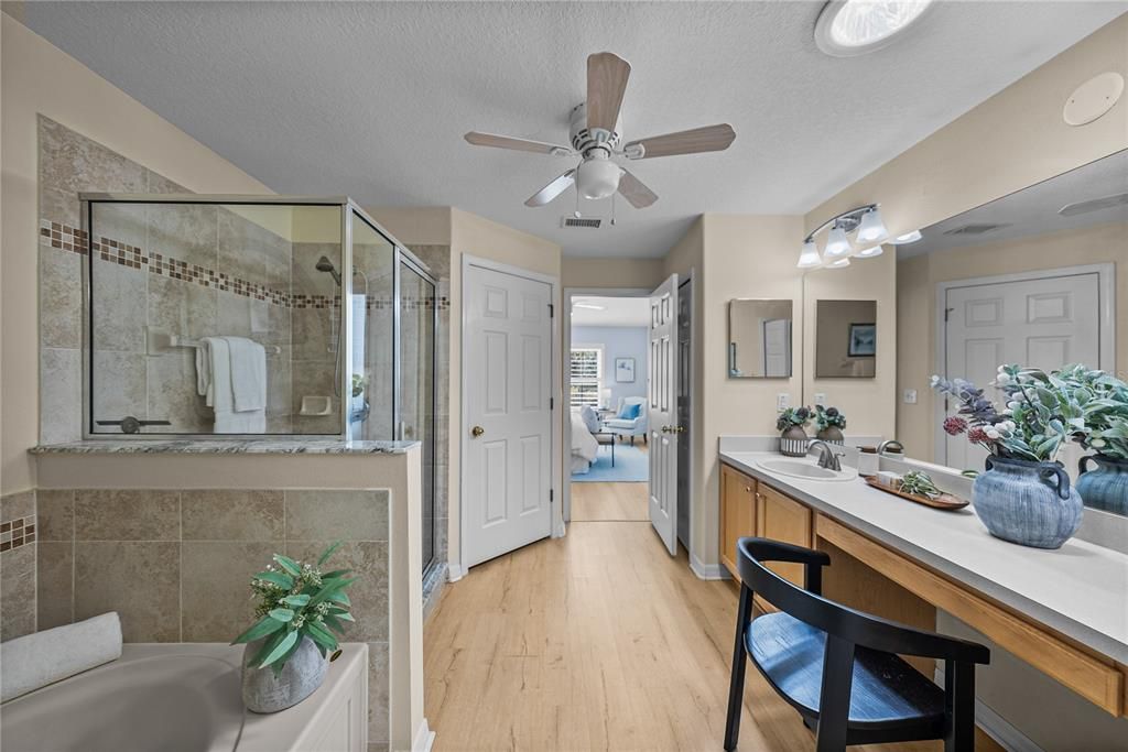 合同活跃: $340,000 (2 贝兹, 2 浴室, 1521 平方英尺)