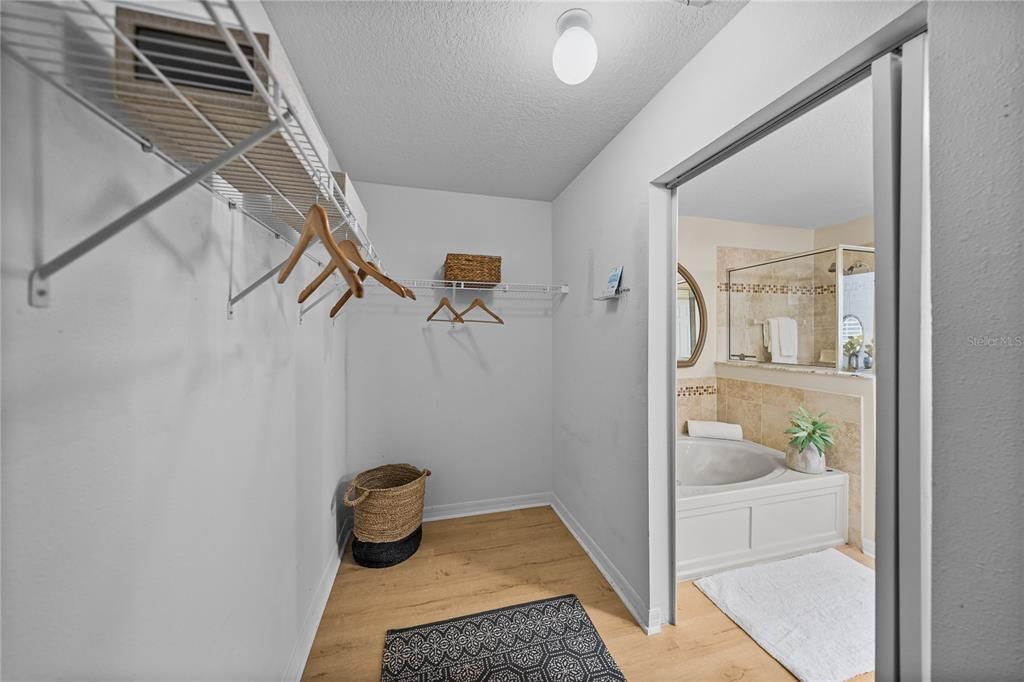 合同活跃: $340,000 (2 贝兹, 2 浴室, 1521 平方英尺)