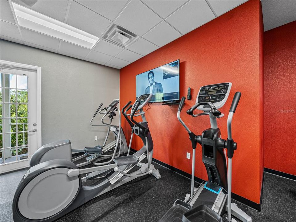 合同活跃: $340,000 (2 贝兹, 2 浴室, 1521 平方英尺)