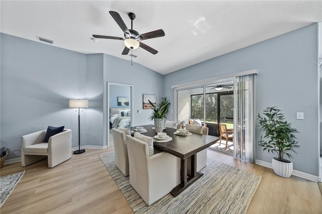 合同活跃: $340,000 (2 贝兹, 2 浴室, 1521 平方英尺)