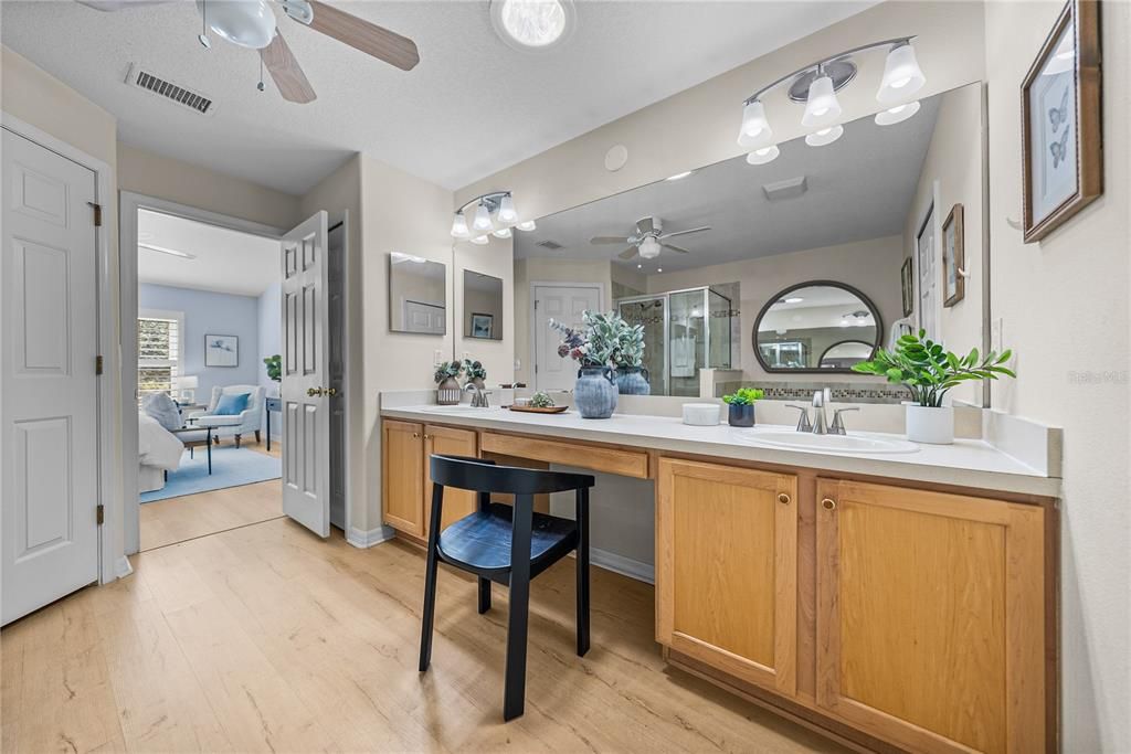 合同活跃: $340,000 (2 贝兹, 2 浴室, 1521 平方英尺)