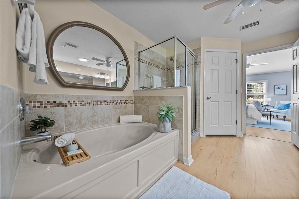 合同活跃: $340,000 (2 贝兹, 2 浴室, 1521 平方英尺)