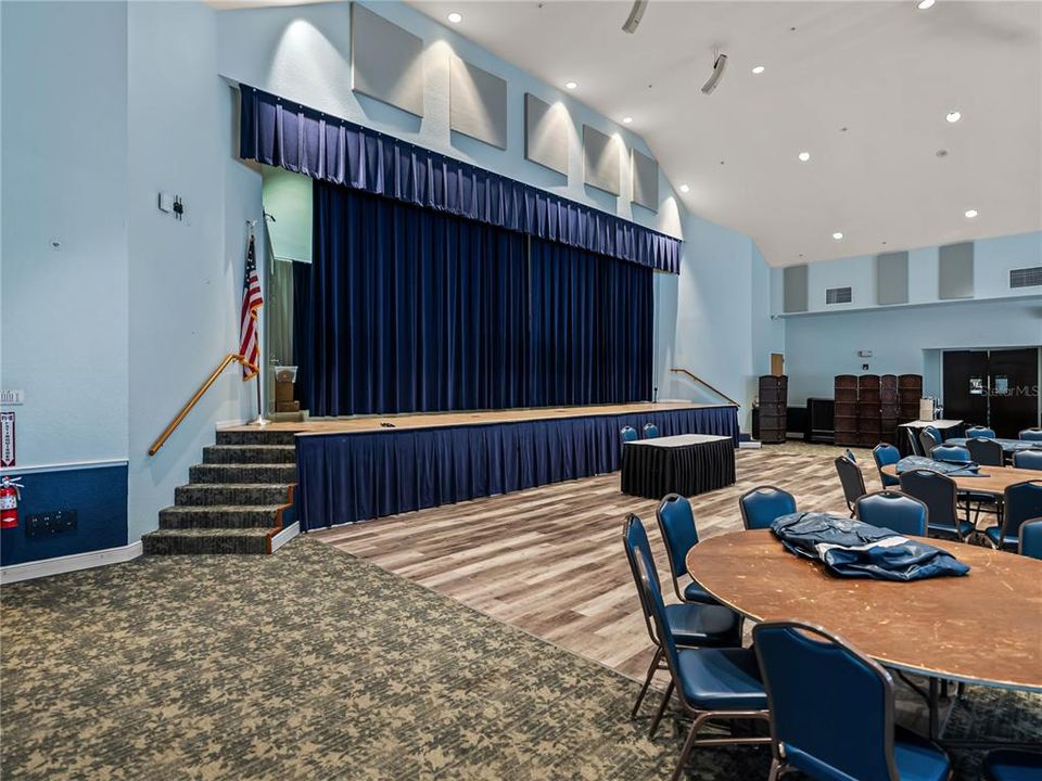 合同活跃: $340,000 (2 贝兹, 2 浴室, 1521 平方英尺)