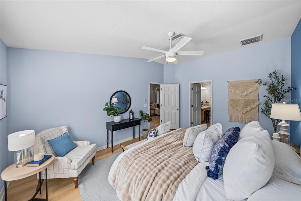 合同活跃: $340,000 (2 贝兹, 2 浴室, 1521 平方英尺)