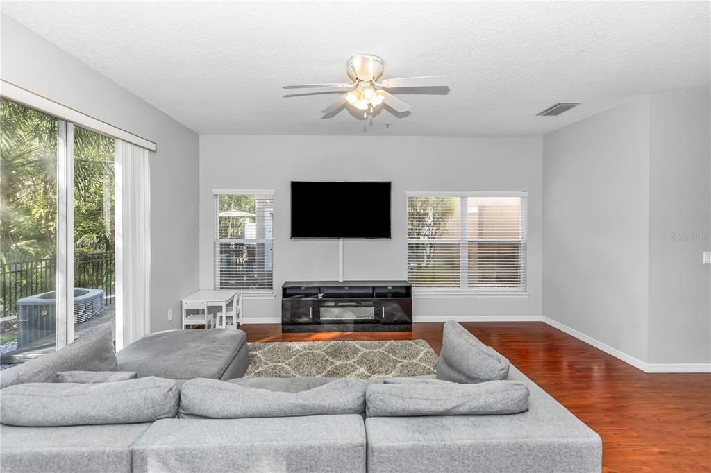 待售: $350,000 (3 贝兹, 2 浴室, 1602 平方英尺)