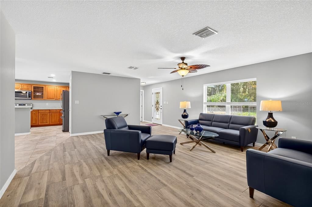 На продажу: $650,000 (3 спален, 2 ванн, 2277 Квадратных фут)