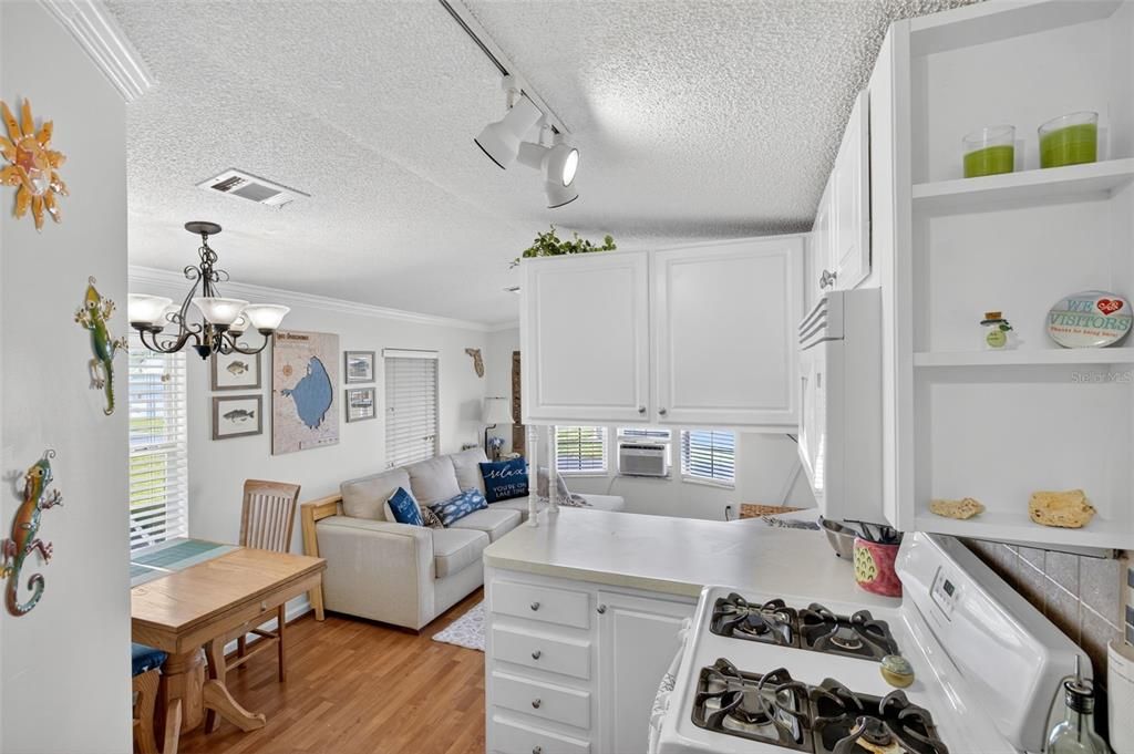 For Sale: $84,000 (1 beds, 1 baths, 404 Square Feet)