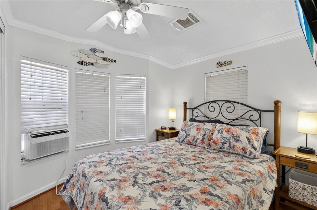 For Sale: $84,000 (1 beds, 1 baths, 404 Square Feet)