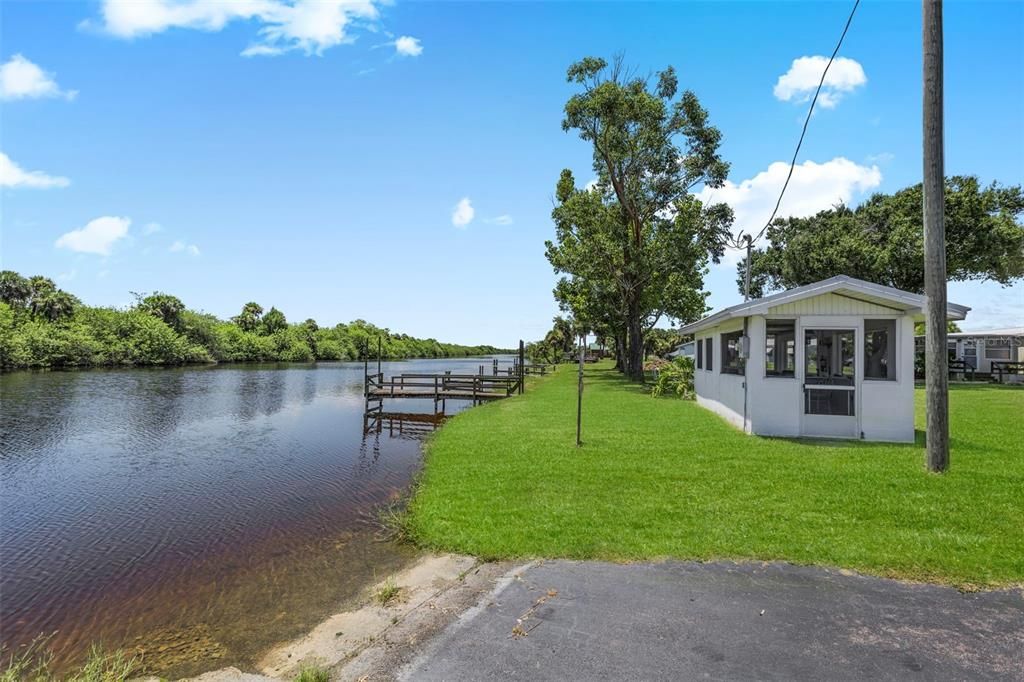 For Sale: $84,000 (1 beds, 1 baths, 404 Square Feet)