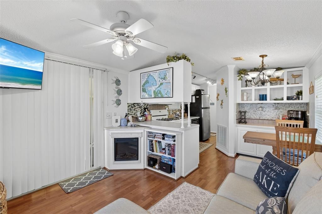 For Sale: $84,000 (1 beds, 1 baths, 404 Square Feet)