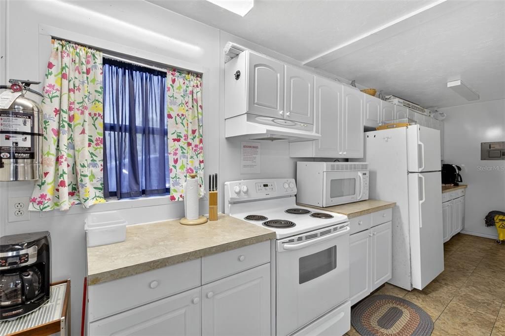 For Sale: $84,000 (1 beds, 1 baths, 404 Square Feet)