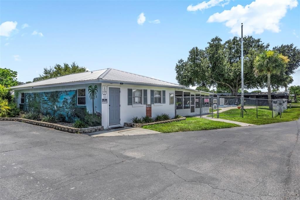 For Sale: $84,000 (1 beds, 1 baths, 404 Square Feet)