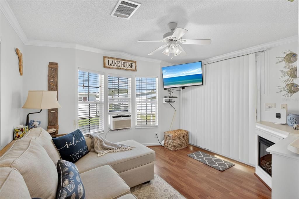 For Sale: $84,000 (1 beds, 1 baths, 404 Square Feet)