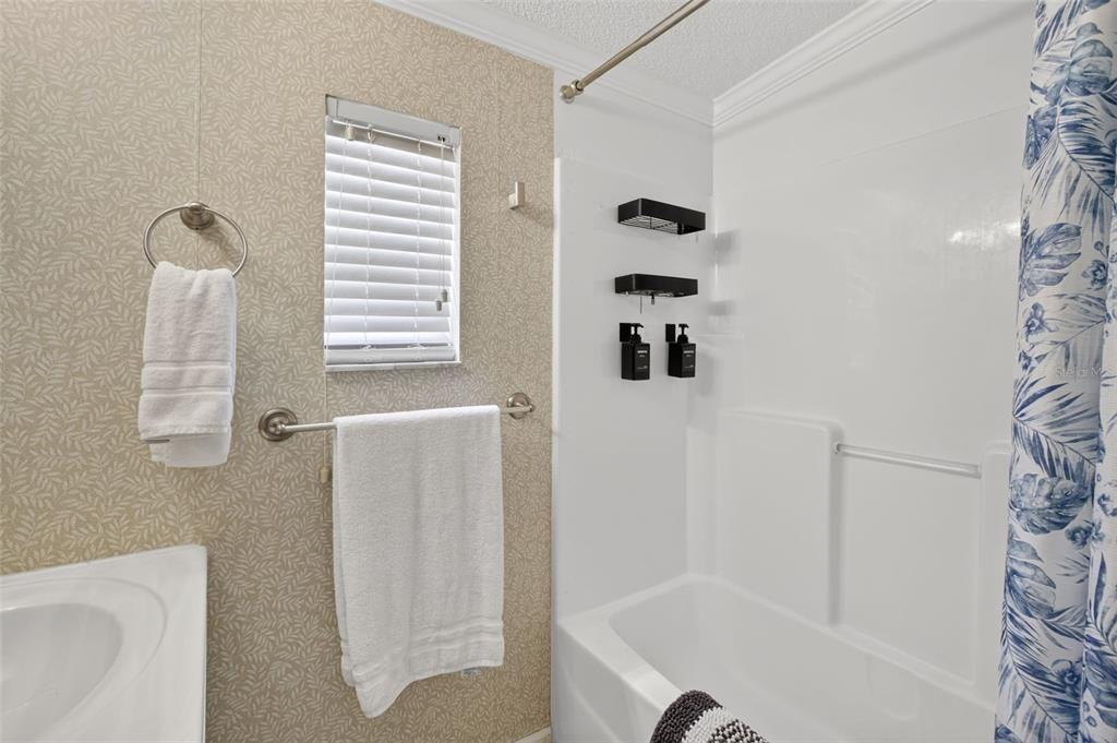 For Sale: $84,000 (1 beds, 1 baths, 404 Square Feet)