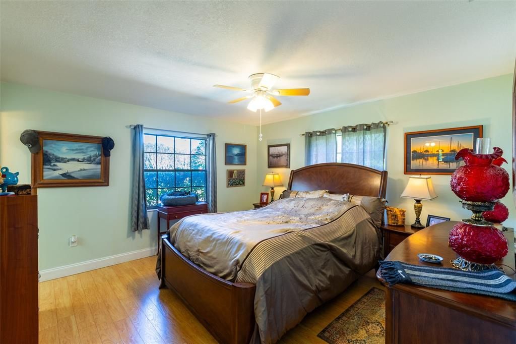 合同活跃: $375,000 (3 贝兹, 2 浴室, 1489 平方英尺)