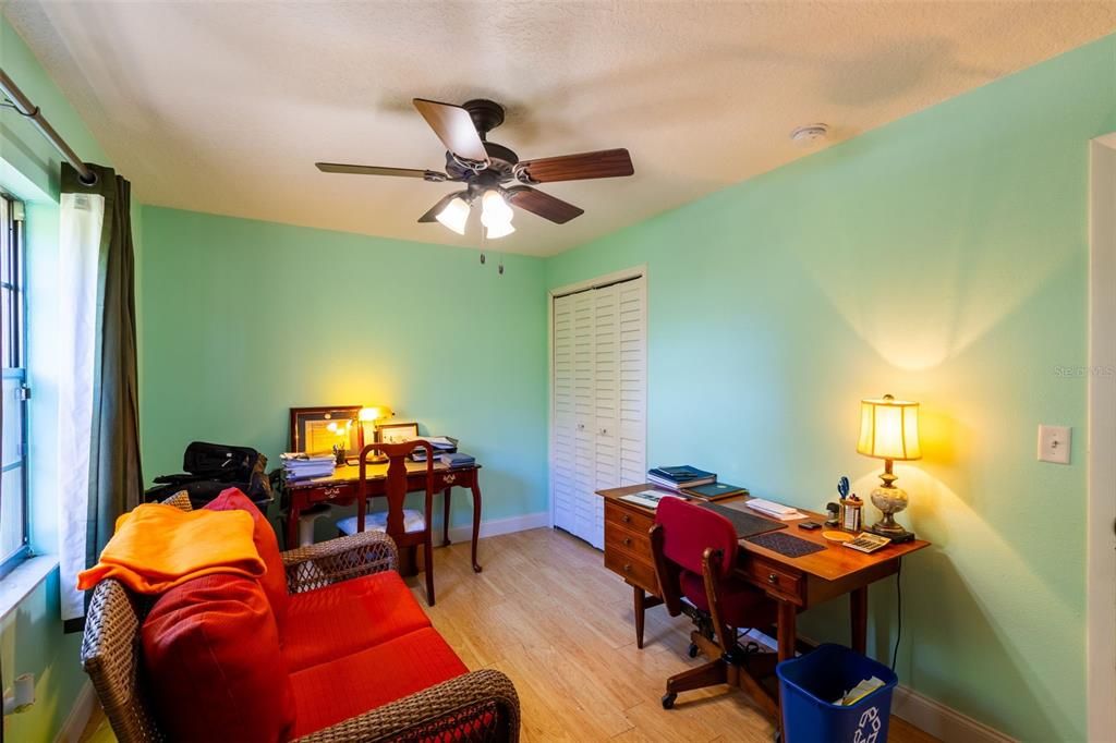 合同活跃: $375,000 (3 贝兹, 2 浴室, 1489 平方英尺)