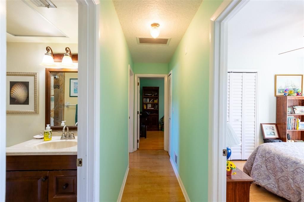 合同活跃: $375,000 (3 贝兹, 2 浴室, 1489 平方英尺)