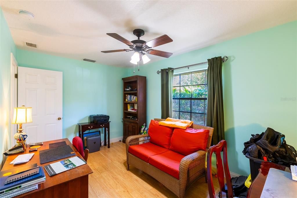 合同活跃: $375,000 (3 贝兹, 2 浴室, 1489 平方英尺)