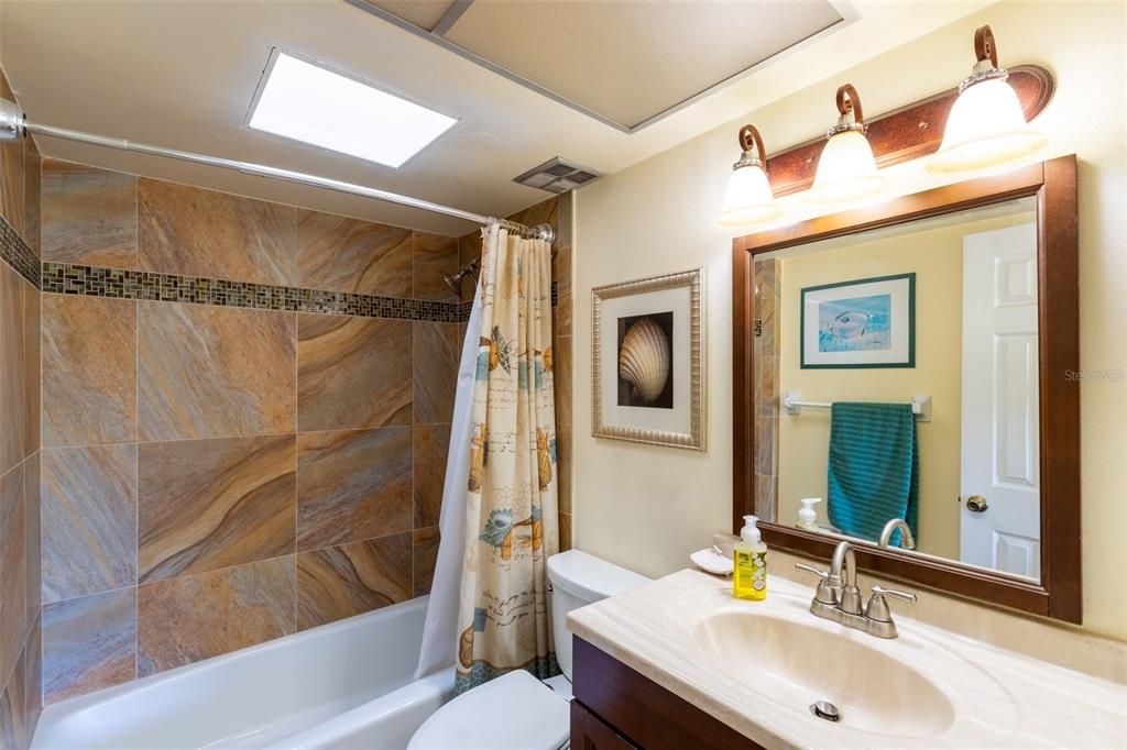 合同活跃: $375,000 (3 贝兹, 2 浴室, 1489 平方英尺)