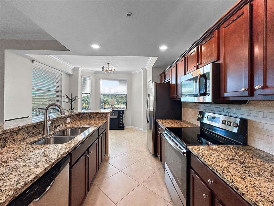 待售: $275,000 (2 贝兹, 2 浴室, 1137 平方英尺)