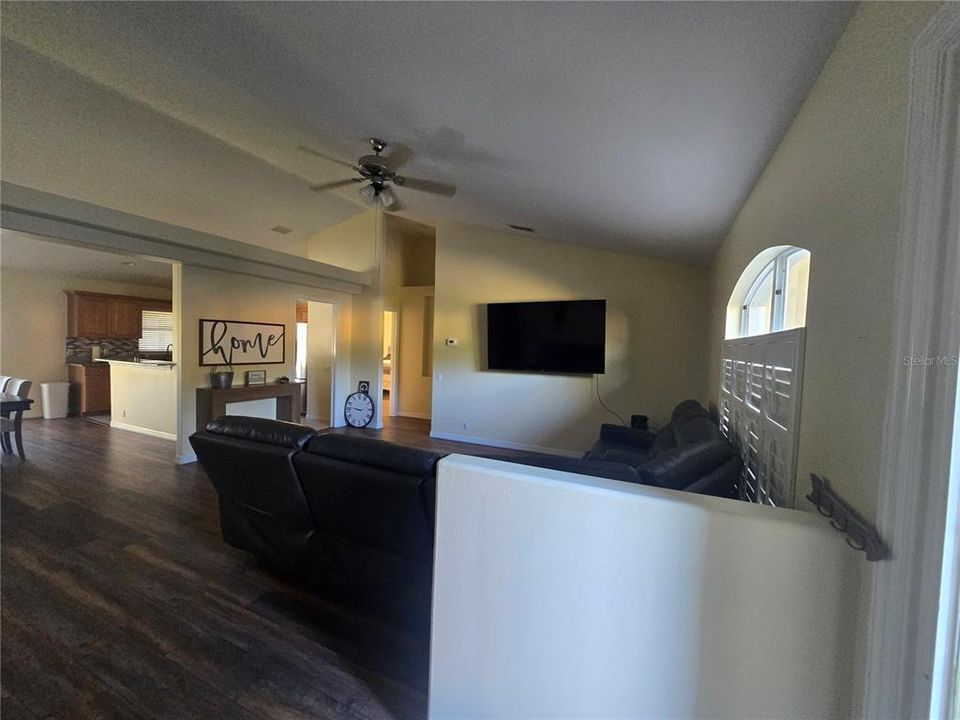 For Sale: $380,000 (3 beds, 2 baths, 1829 Square Feet)