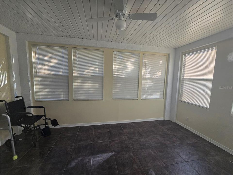 For Sale: $380,000 (3 beds, 2 baths, 1829 Square Feet)