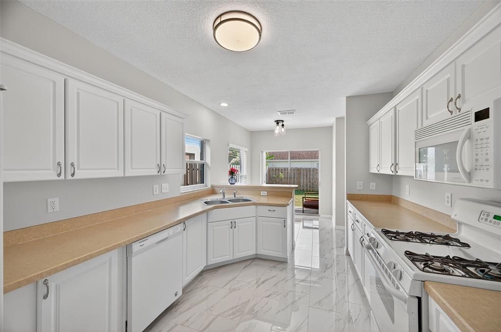 На продажу: $377,000 (3 спален, 2 ванн, 1608 Квадратных фут)