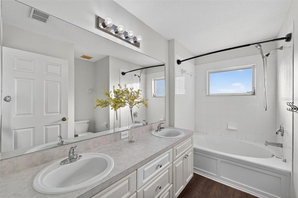 На продажу: $377,000 (3 спален, 2 ванн, 1608 Квадратных фут)