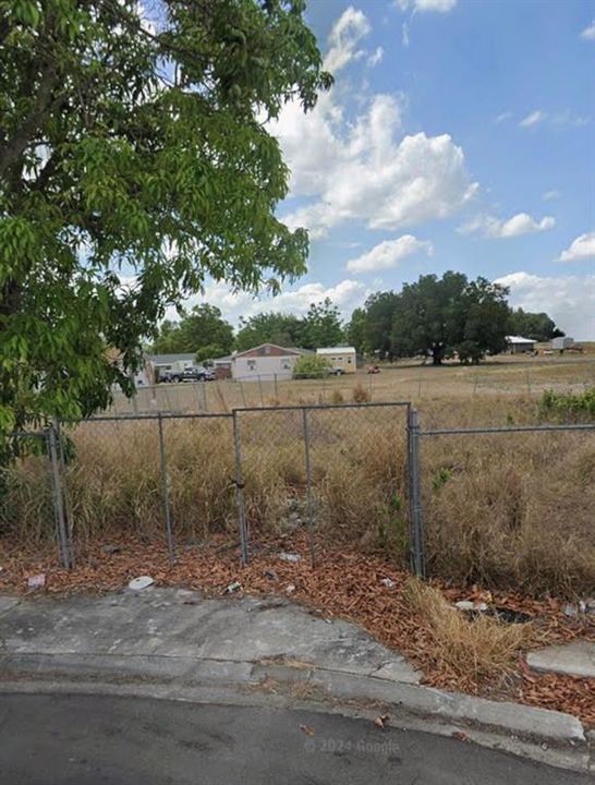 На продажу: $18,600 (0.15 acres)