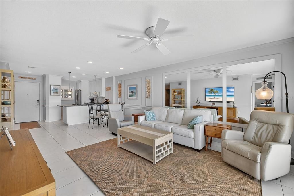 Active With Contract: $499,900 (2 beds, 2 baths, 1005 Square Feet)