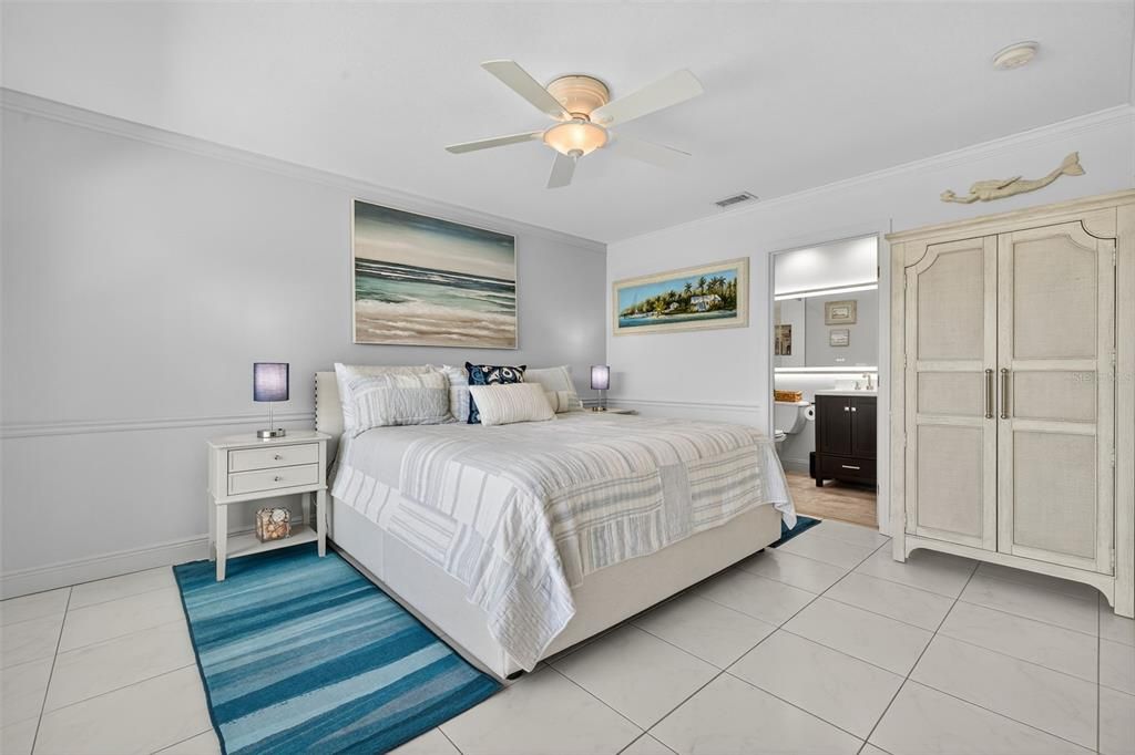 Active With Contract: $499,900 (2 beds, 2 baths, 1005 Square Feet)