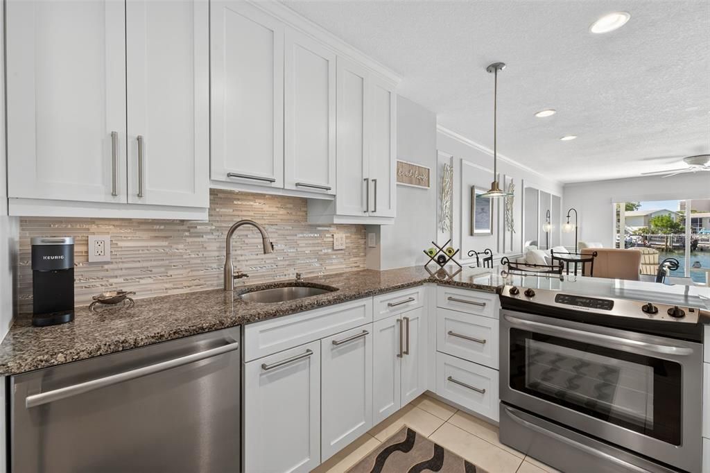 Active With Contract: $499,900 (2 beds, 2 baths, 1005 Square Feet)