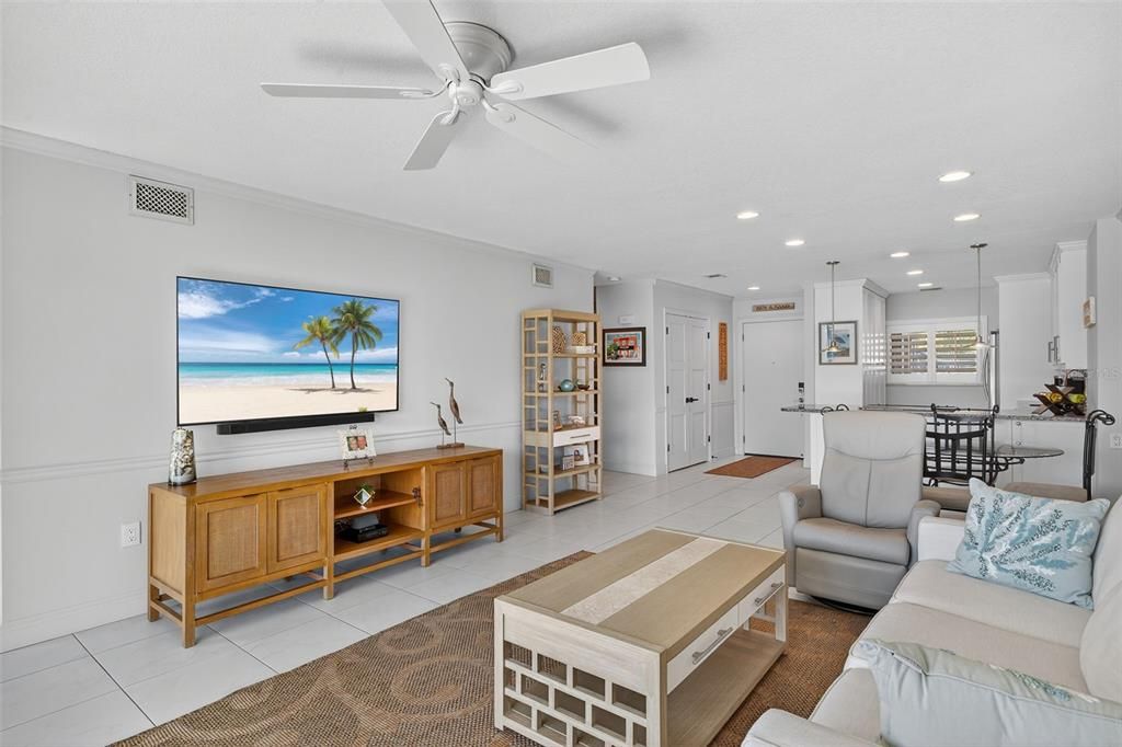 Active With Contract: $499,900 (2 beds, 2 baths, 1005 Square Feet)