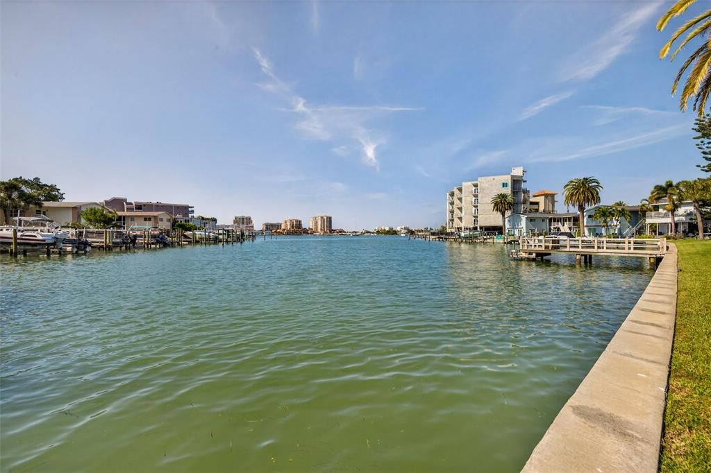 Active With Contract: $499,900 (2 beds, 2 baths, 1005 Square Feet)