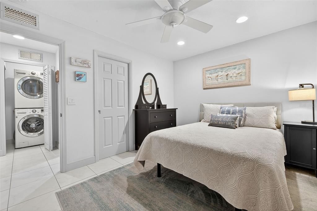 Active With Contract: $499,900 (2 beds, 2 baths, 1005 Square Feet)