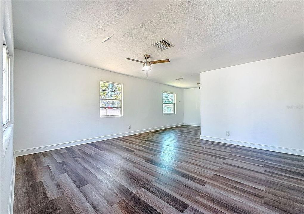 For Rent: $2,100 (2 beds, 1 baths, 916 Square Feet)