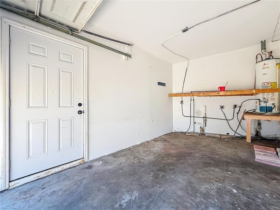 For Rent: $2,100 (2 beds, 1 baths, 916 Square Feet)