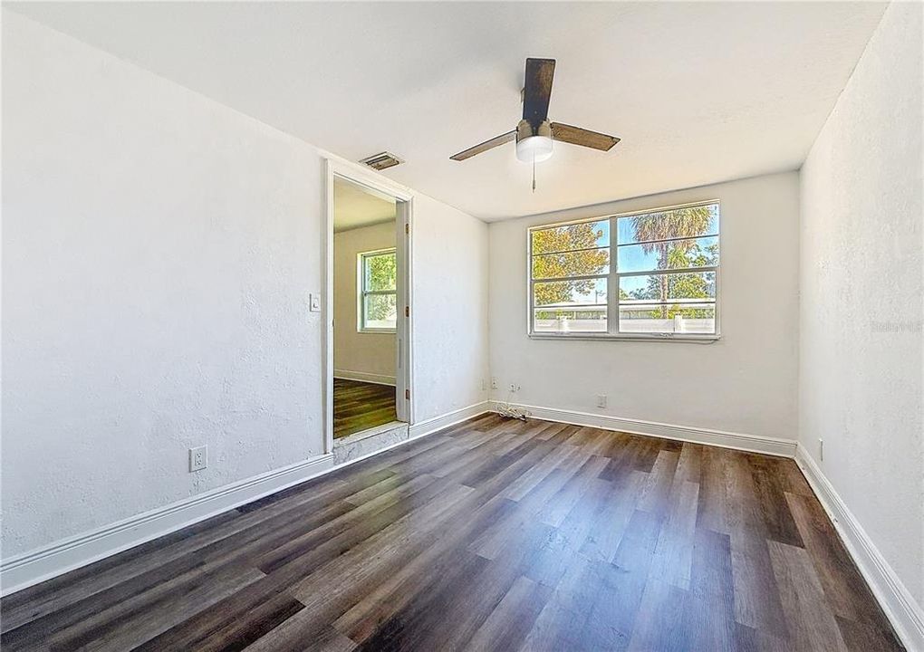 For Rent: $2,100 (2 beds, 1 baths, 916 Square Feet)