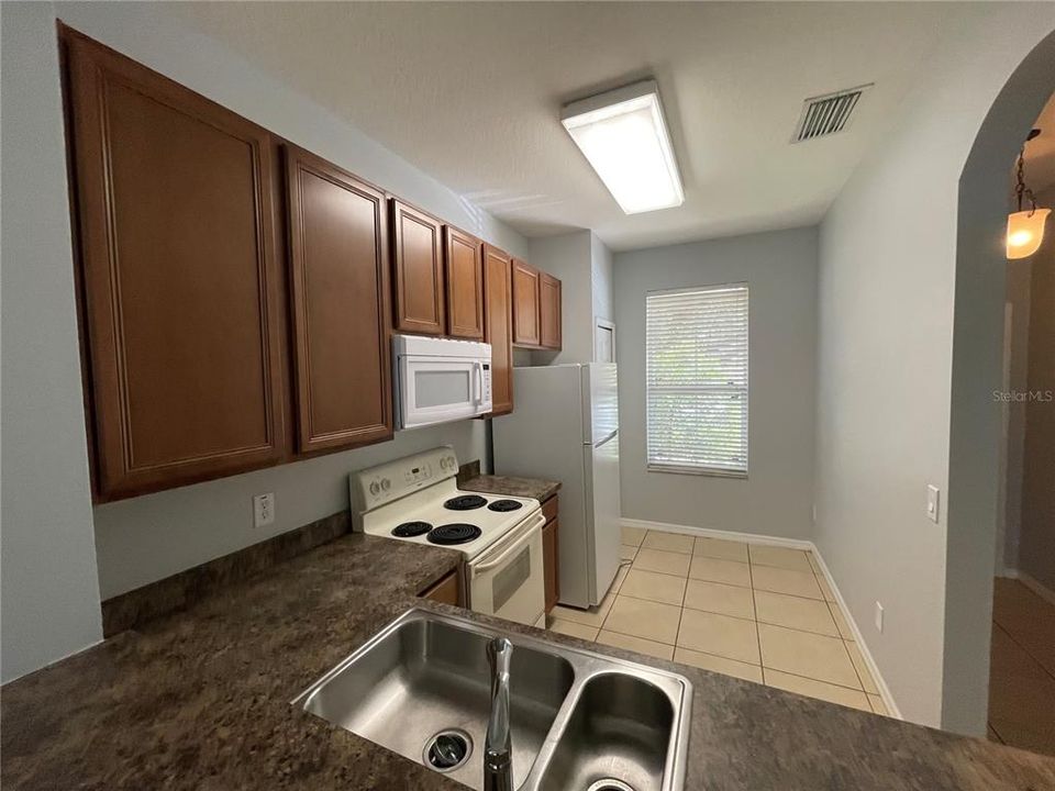 For Rent: $1,900 (3 beds, 2 baths, 1409 Square Feet)