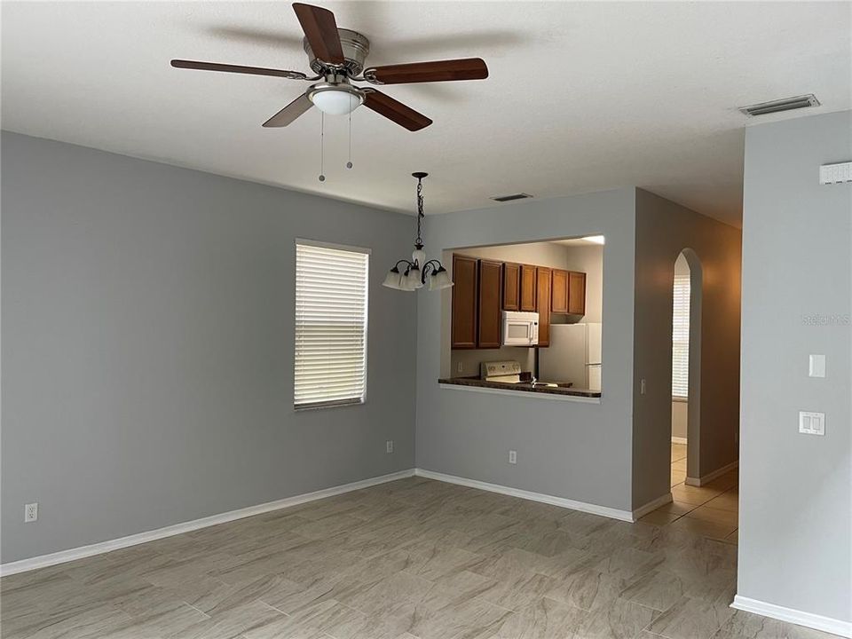 For Rent: $1,900 (3 beds, 2 baths, 1409 Square Feet)