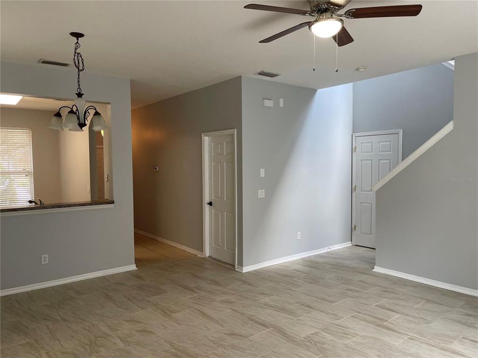 For Rent: $1,900 (3 beds, 2 baths, 1409 Square Feet)