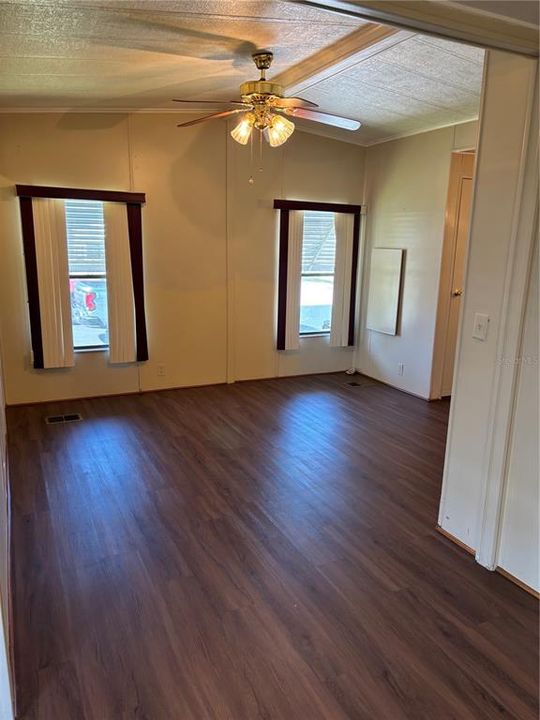 待售: $130,000 (2 贝兹, 2 浴室, 1058 平方英尺)