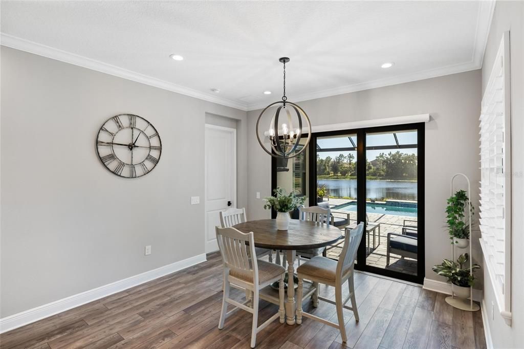 En Venta: $879,000 (3 camas, 2 baños, 2427 Pies cuadrados)