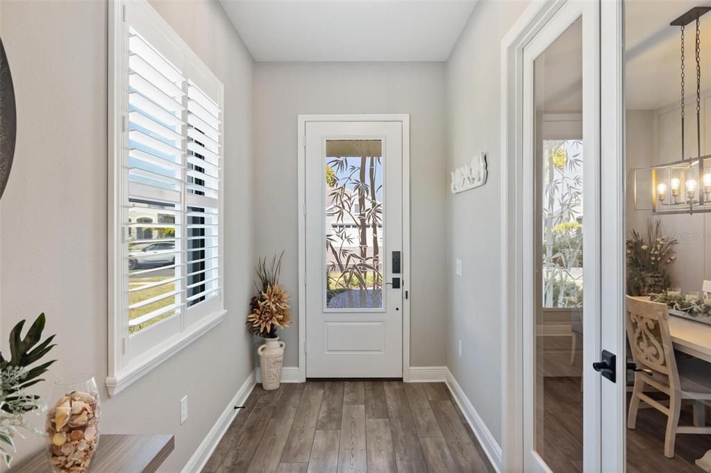 En Venta: $879,000 (3 camas, 2 baños, 2427 Pies cuadrados)