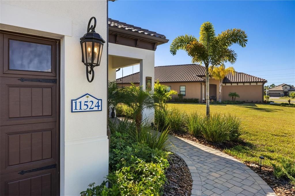 En Venta: $879,000 (3 camas, 2 baños, 2427 Pies cuadrados)