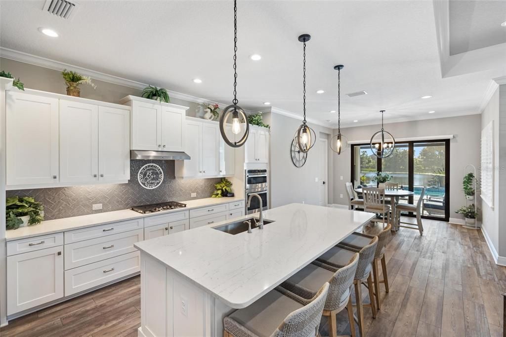 En Venta: $879,000 (3 camas, 2 baños, 2427 Pies cuadrados)