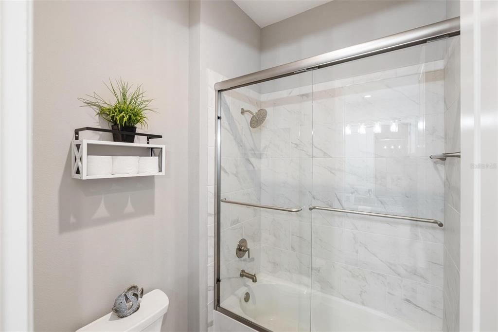 En Venta: $879,000 (3 camas, 2 baños, 2427 Pies cuadrados)